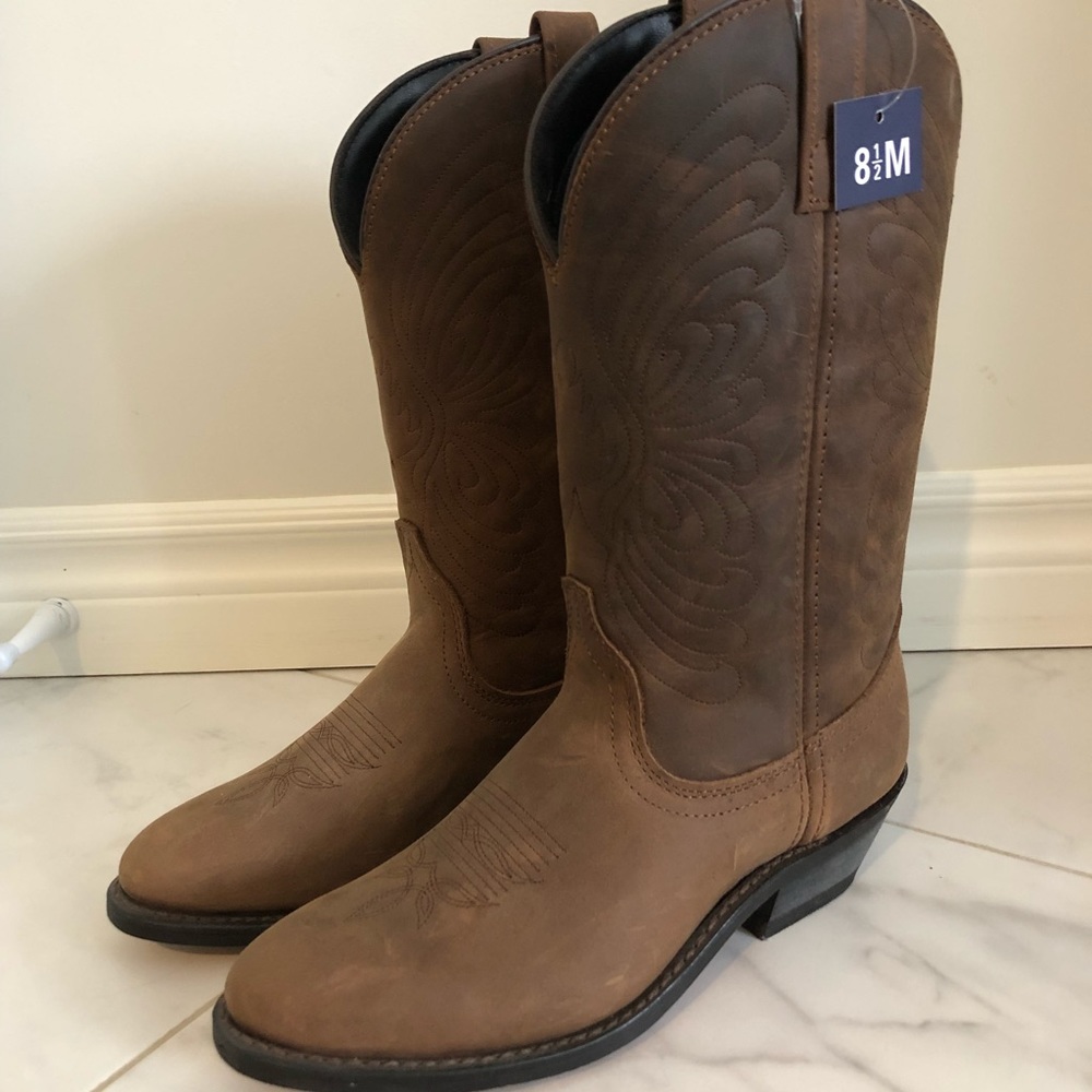 Brand new Women’s cowboy boots size 8.5 (Genuine leather)